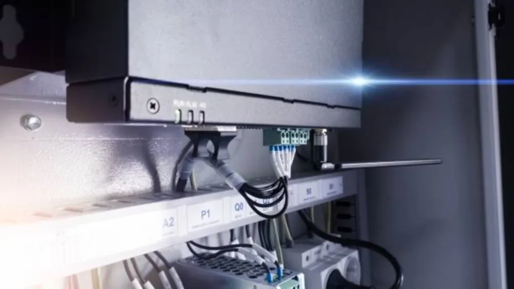 electro-optical router chiplet